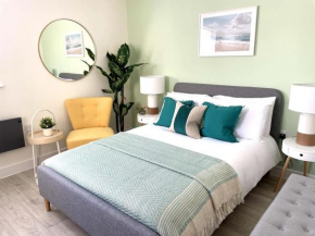 Luxury Porthcawl Large Spacious 2 bedroom Apt, Garden, Prime Location